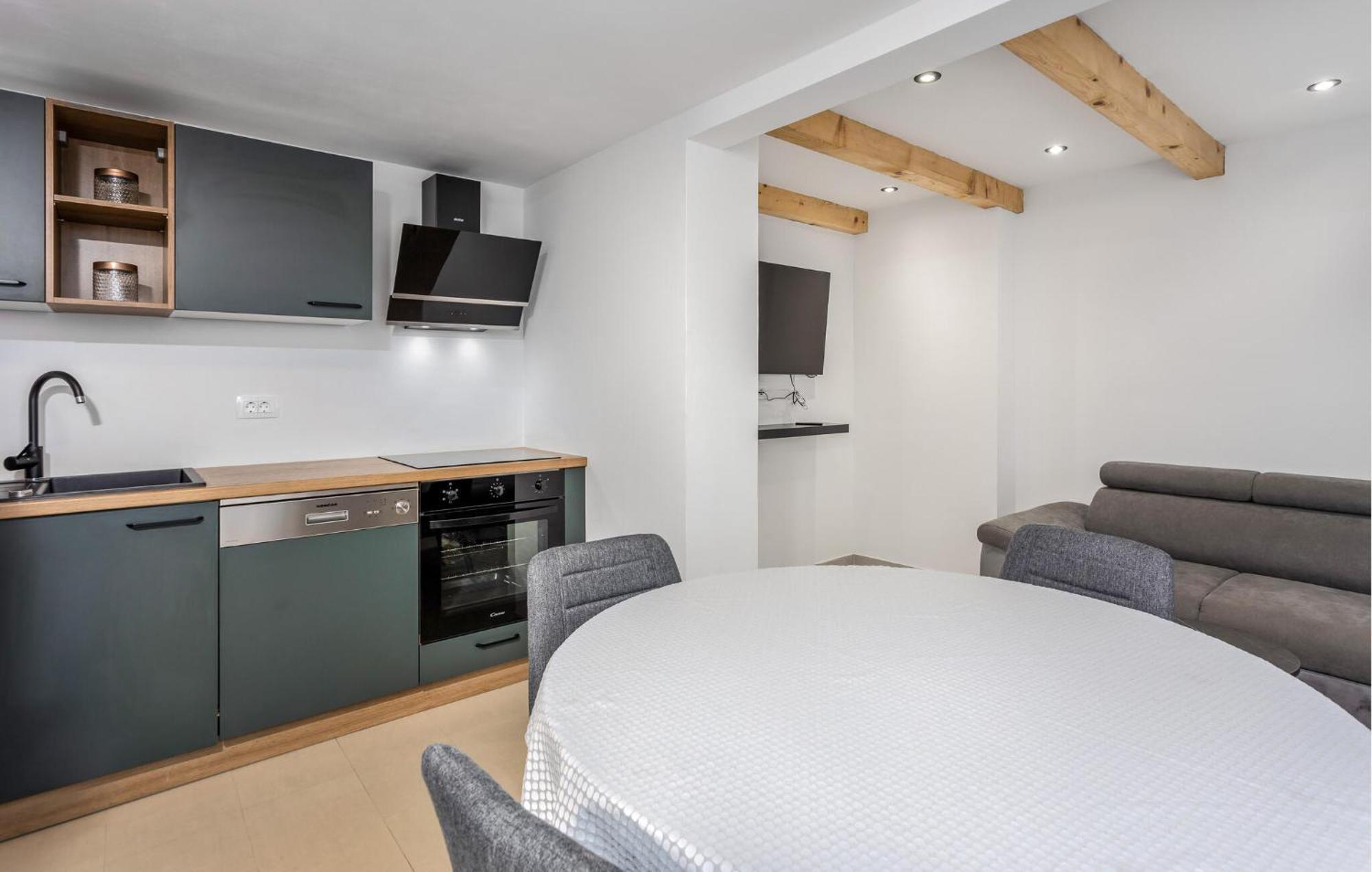Gorgeous Apartment In Brsec With Kitchen Zewnętrze zdjęcie
