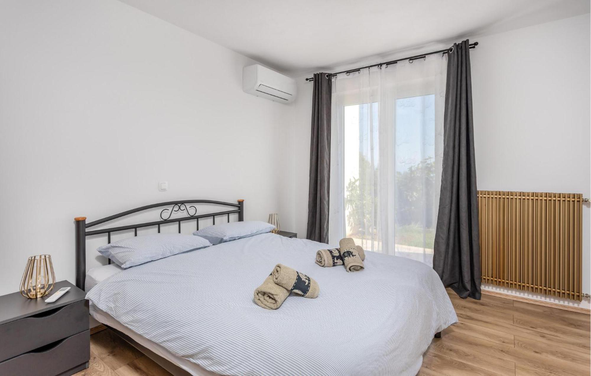 Gorgeous Apartment In Brsec With Kitchen Zewnętrze zdjęcie