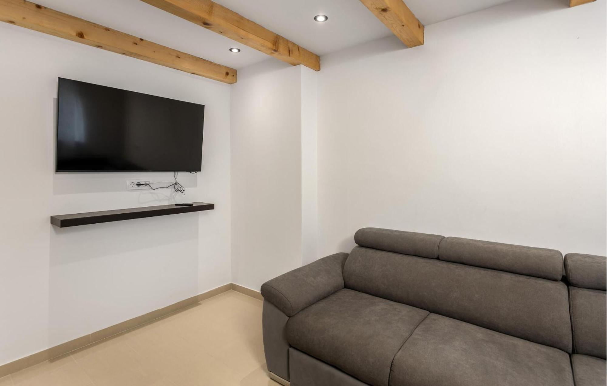 Gorgeous Apartment In Brsec With Kitchen Zewnętrze zdjęcie