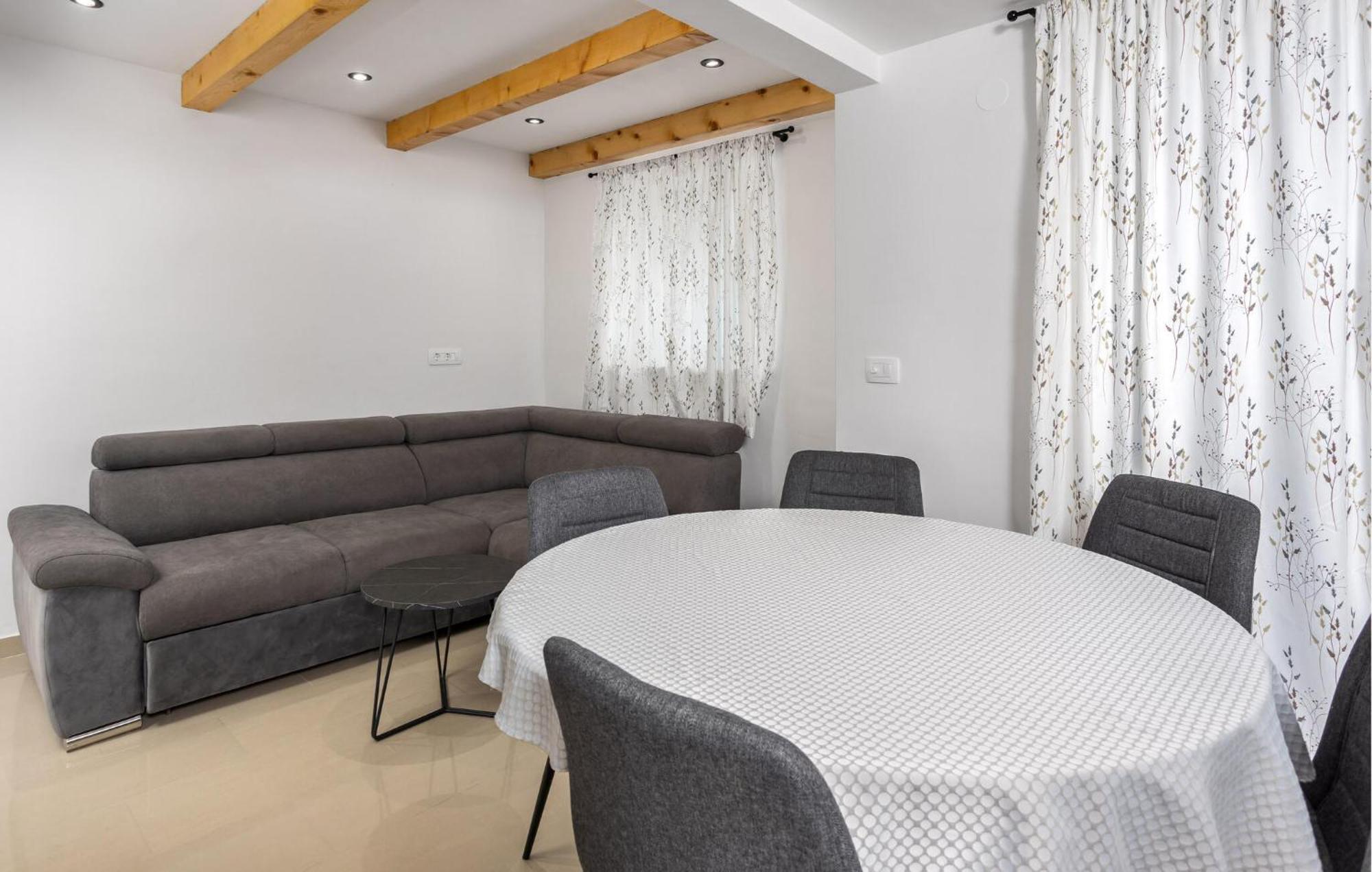 Gorgeous Apartment In Brsec With Kitchen Zewnętrze zdjęcie