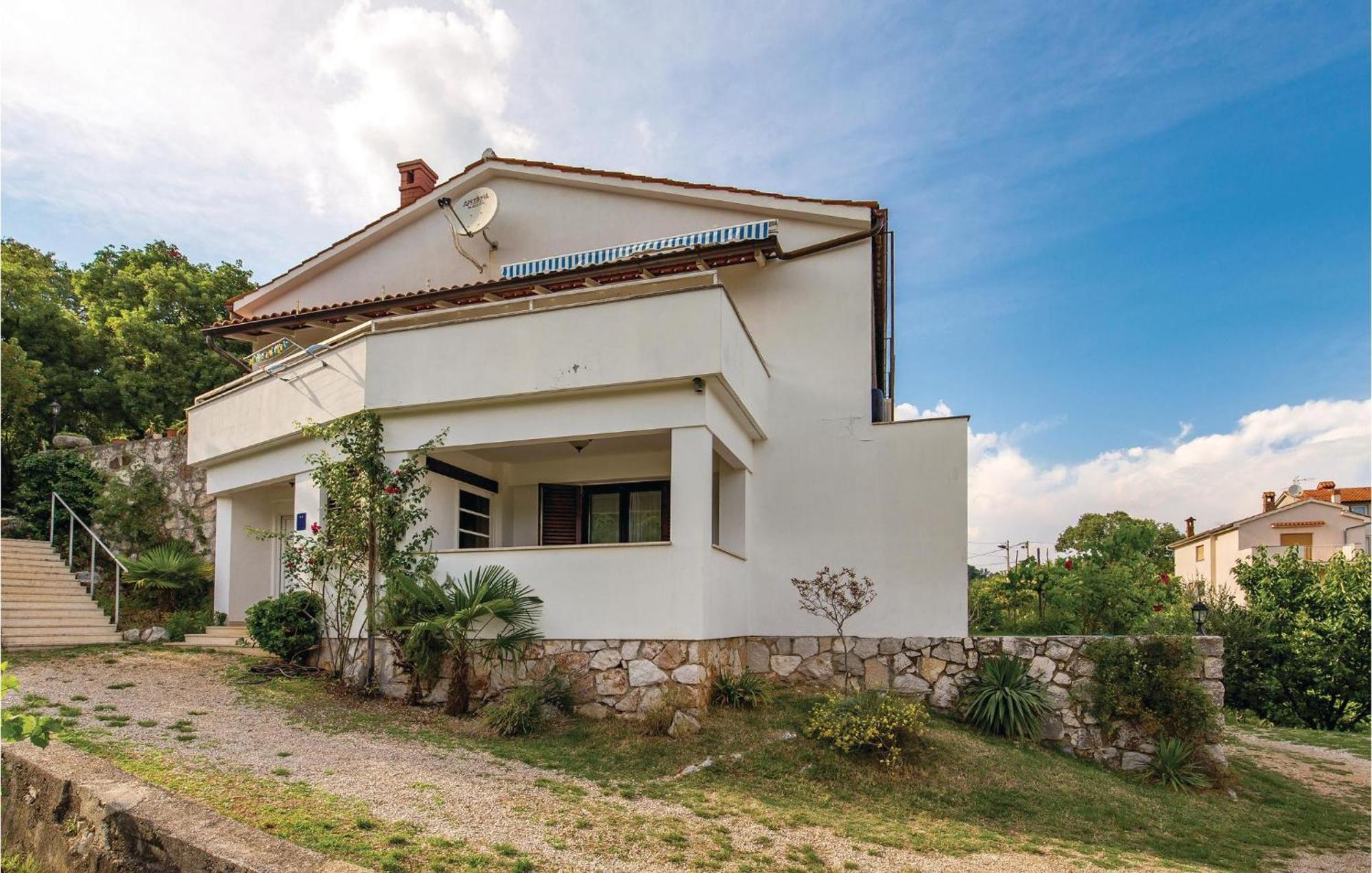 Gorgeous Apartment In Brsec With Kitchen Zewnętrze zdjęcie